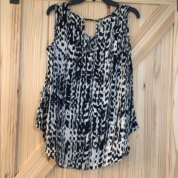 Light top - Picture 2 of 3